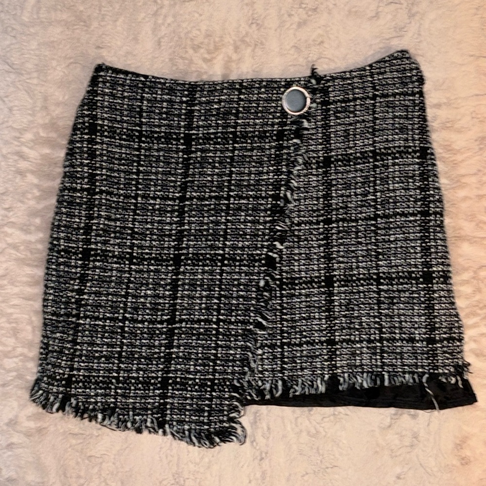 SHEIN skirt in size M• damaged